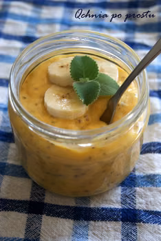 Jogurtowy deser z mango i bananem