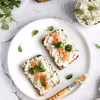 Pasta kanapkowa z łososiem wędzonym i awokado