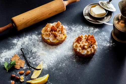 Tartaletki z lemon curd i mini bezami
