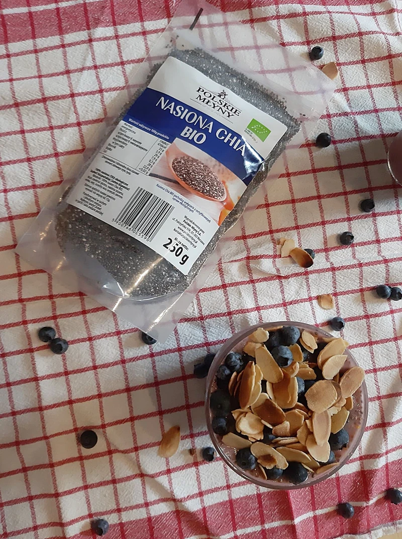 Wegański pudding chia z truskawkami