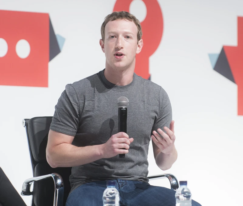 Czy wiecie, dlaczego Mark Zuckerberg nosi codzienne te same ubrania? Odpowiedź jest prosta