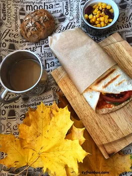 Tortilla z kurczakiem gyros i warzywami