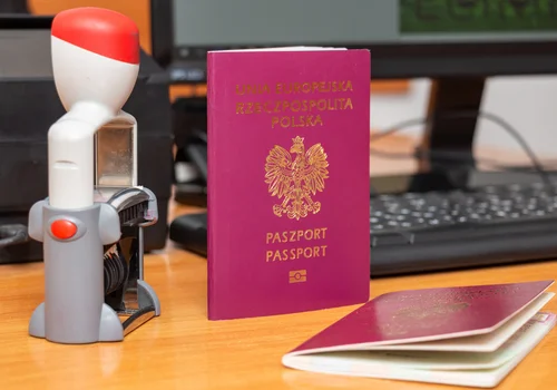 Paszport przyjdzie do domu! Rząd szykuje dużą zmianę dla obywateli