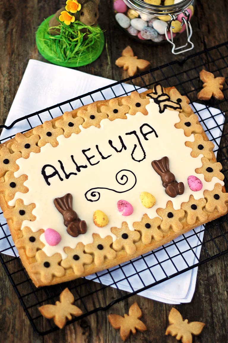 Mazurek z mleczną polewą