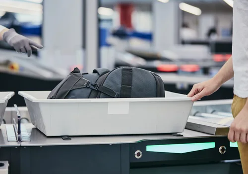 Rewolucyjne zmiany dla pasażerów na lotniskach! Koniec z uciążliwymi limitami, ale nie każdy skorzysta