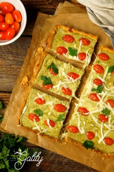 Krucha tarta bazyliowa z mozzarellą i pomidorkami