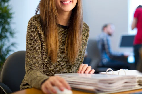 2 tys. złotych dodatku dla tych pracowników! Wypłata nowego świadczenia do końca lipca 2025