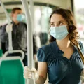 Nie masz w autobusie maseczki? Możesz dostać mandat od "maseczkowego patrolu"!