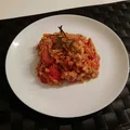 Czerwona potrawka z ryżem i warzywami