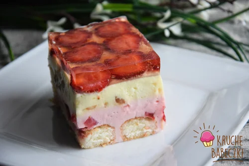 CIASTO JOGURTOWE BEZ PIECZENIA Z TRUSKAWKAMI I BANANEM