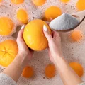 Czy myć cytrusy przed obraniem ze skórki? TEN jeden składnik skutecznie usuwa pestycydy