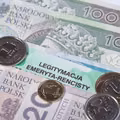 Więcej niż dowód tożsamości! Oto, jakie korzyści daje legitymacja emeryta!