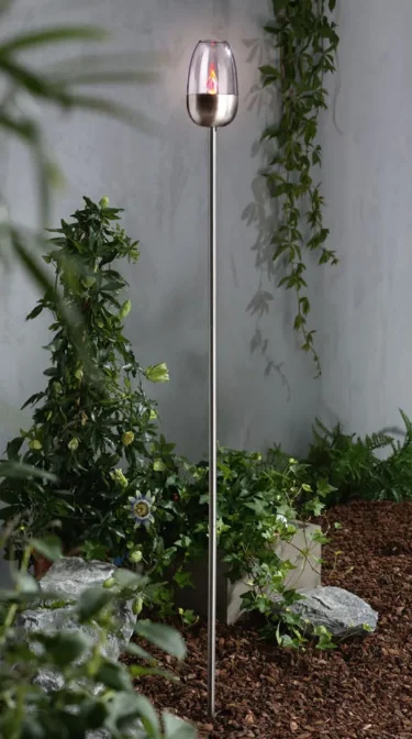 Zdjęcie Te lampki z Lidla za 59,90 zł zrobią mega efekt w ogrodzie! Motyw pochodni z efektem migotania i zero kabli i rachunków #3