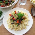 Aromatyczne ratatouille z kaszą jaglaną, ciecierzycą i czerwoną fasolą