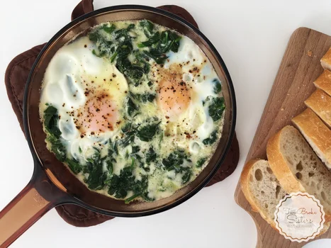 Shakshuka szpinakowa, czyli jajka zapiekane ze szpinakiem