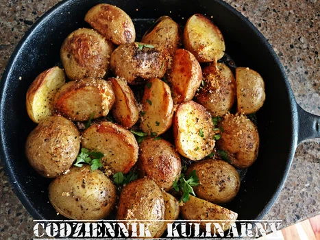 Ziemniaki pieczone z parmezanem i czosnkiem