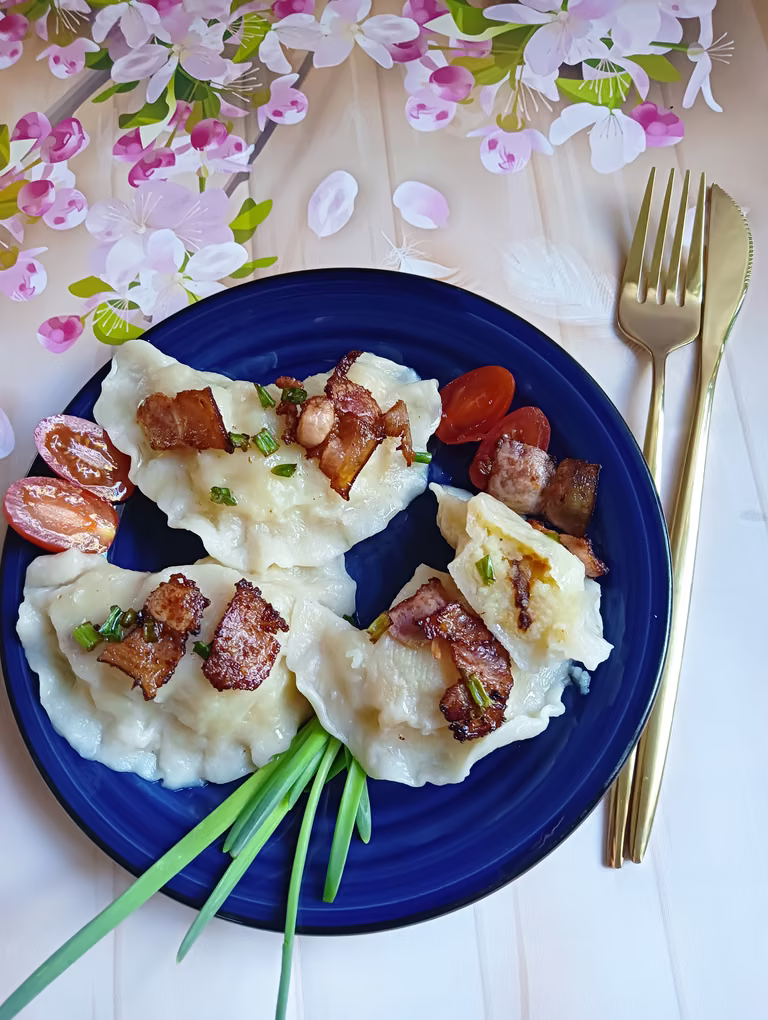 Pierogi z ziemniakami i cebulką