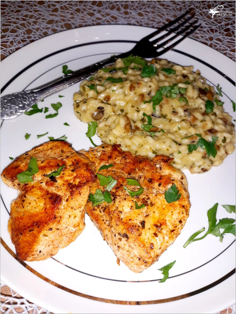 Soczysty paprykowy kurczak z pieczarkowym risotto