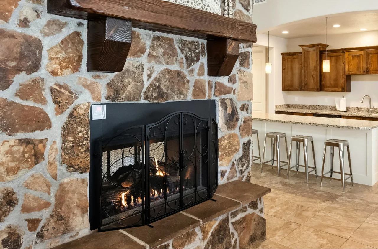 Od 7 września obowiązują ograniczenia w paleniu drewnem! Ministerstwo wyjaśnia nowe zasady