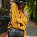 Musztardowy sweter