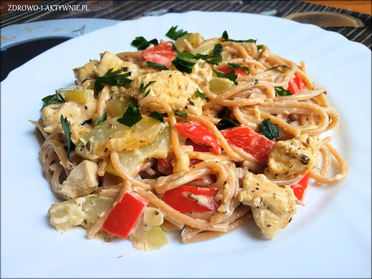 Spaghetti w sosie śmietanowo serowym