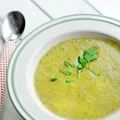 Zupa krem z brokułów ze parmezanową śmietaną