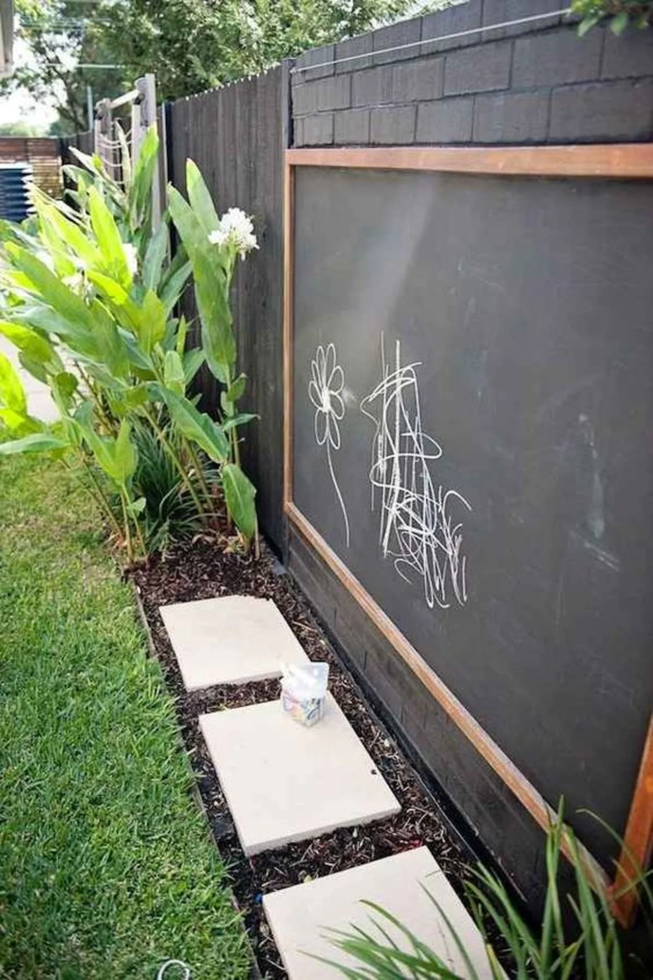 Tablica do rysowania na ogrodzie
