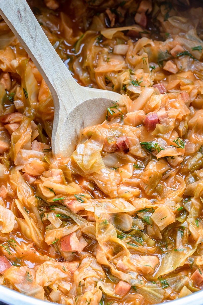 Bigos z młodej kapusty (4 składniki)
