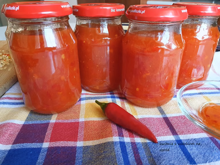 Domowy sos chili słodko - pikantny na zimę.