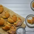 Rumiane rogaliki drożdżowe