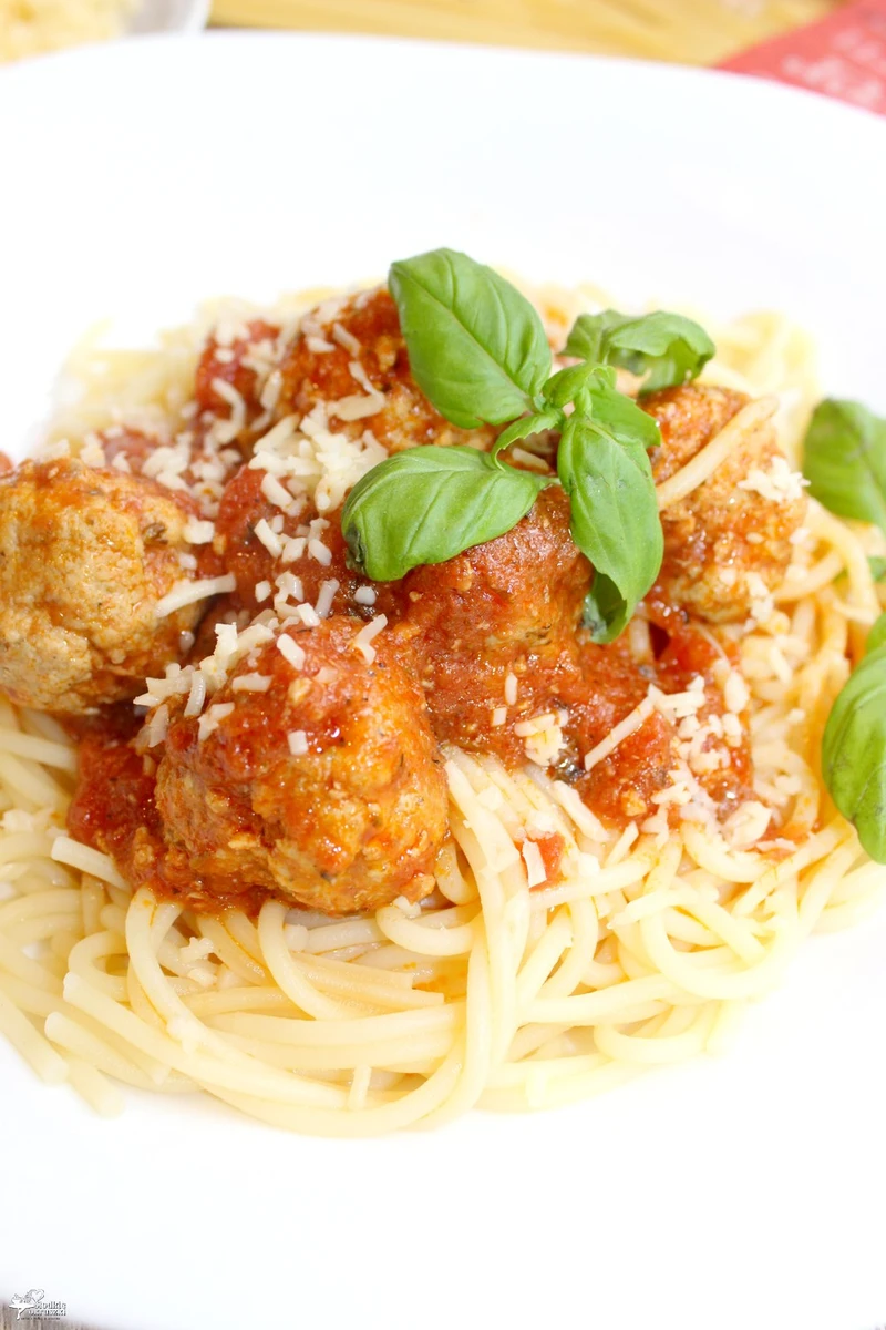 Spaghetti z pulpecikami w pomidorowym sosie
