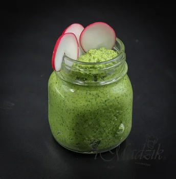 Pesto z liści rzodkiewki