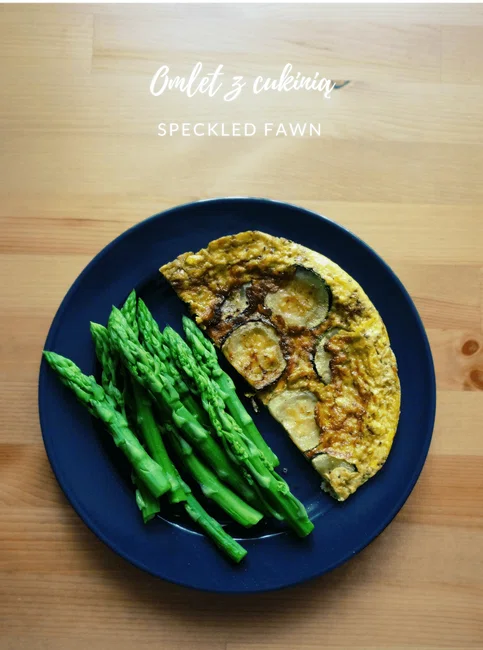 Omlet z cukinią i szparagami