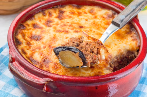 Zapomnij o lasagne! Smak musaki przeniesie Cię do słonecznej Grecji!