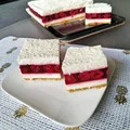 Śmietanowiec z wiśnią w galaretce bez pieczenia