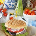 Domowe burgery z fetą i oliwkami - Greek Burgers