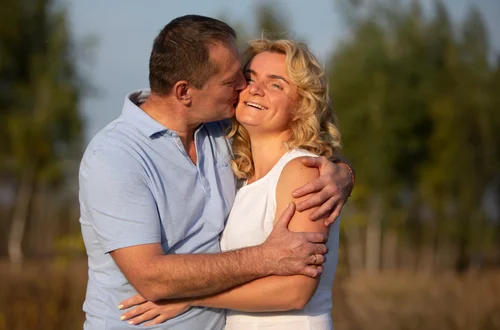 Dzień Całowania Złotowłosych: Nietypowe Święto 12 Stycznia