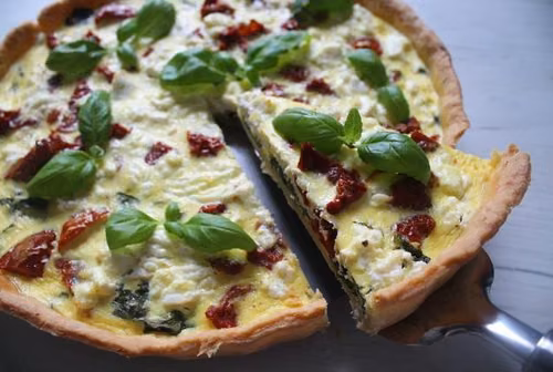 Tarta za szpinakiem i suszonymi pomidorami