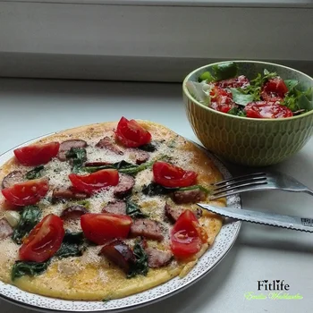OMLET BIAŁKOWO-TŁUSZCZOWY + SAŁATKA