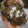 Fryzura ślubna z żywymi kwiatami