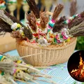 Spalić, zakopać, a zwrócić do kościoła? Zobacz, co należy zrobić z palmą wielkanocną po świętach