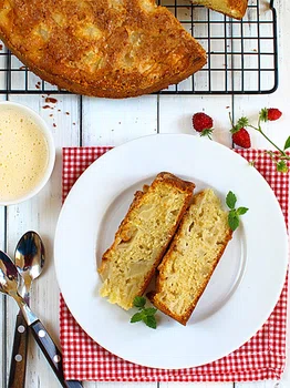 Szybkie ciasto z jabłkami i kremem custard