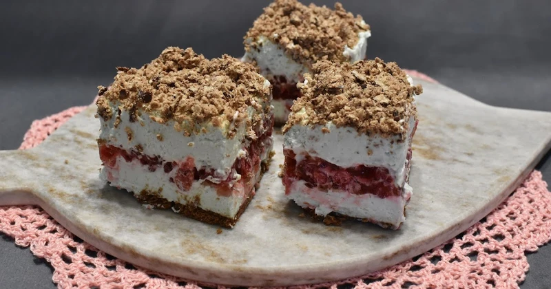Ciasto bez pieczenia z porzeczkami