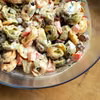 Sałatka z tortellini i kabanosem