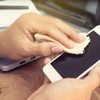 Koronawirus: jak poprawnie zdezynfekować telefon?