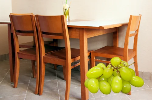 Dlaczego je się winogrona pod stołem w sylwestra? Mało kto zna prawdziwy powód!