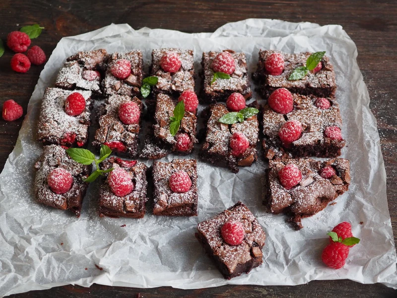 Brownie z malinami. Przepis krok po kroku.