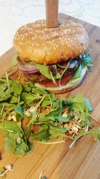 Domowe burgery z serem blue