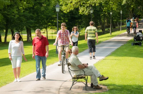 Wyższe pensje, emerytury i nowe świadczenia! Ważne zmiany dla Polaków od stycznia 2026 roku