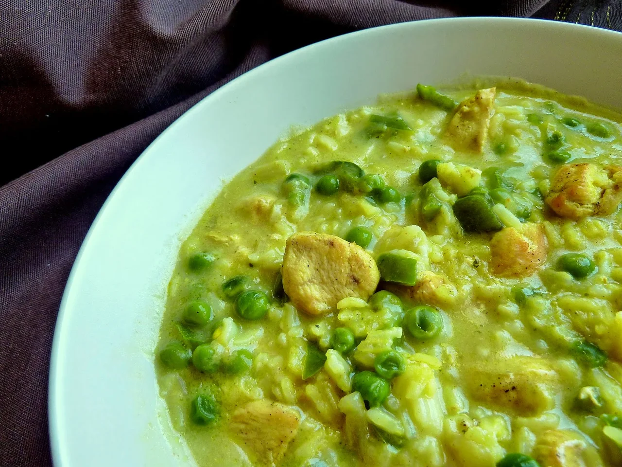 Zupa z kurczakiem i przyprawą curry
